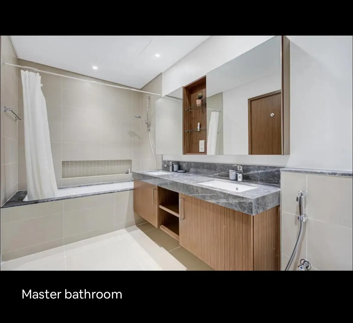 Luxurious Apartment With Sea View Dubai